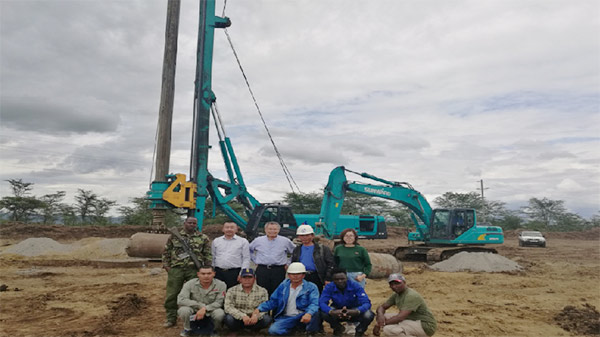 银河集团9873cm智能入岩神器在东非肯尼亚获赞，人好设备好