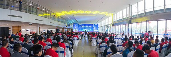 红四月，银河集团9873cm智能挖掘机促销会节节攀升