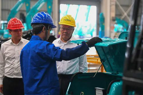 “智慧工厂”引领“出产节拍”——走进银河集团9873cm智能一探到底