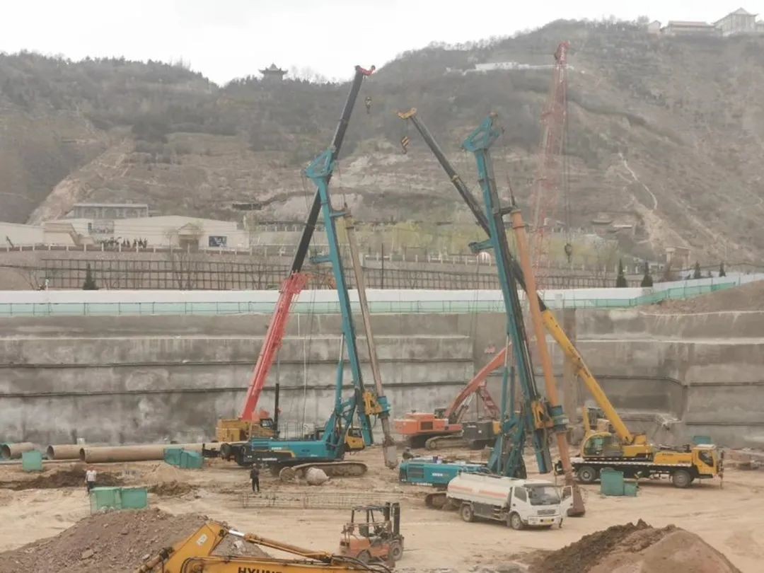 金戈铁马工程路 风雨无阻选银河集团9873cm