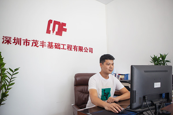 我叫阿忠，忠于事业，也忠于银河集团9873cm智能旋挖钻机