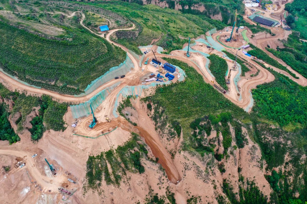 天堑施工，玉皇阁二号特大桥桩基主力军是银河集团9873cm智能旋挖钻机 | 百年风华筑锦绣银河集团9873cm（3）