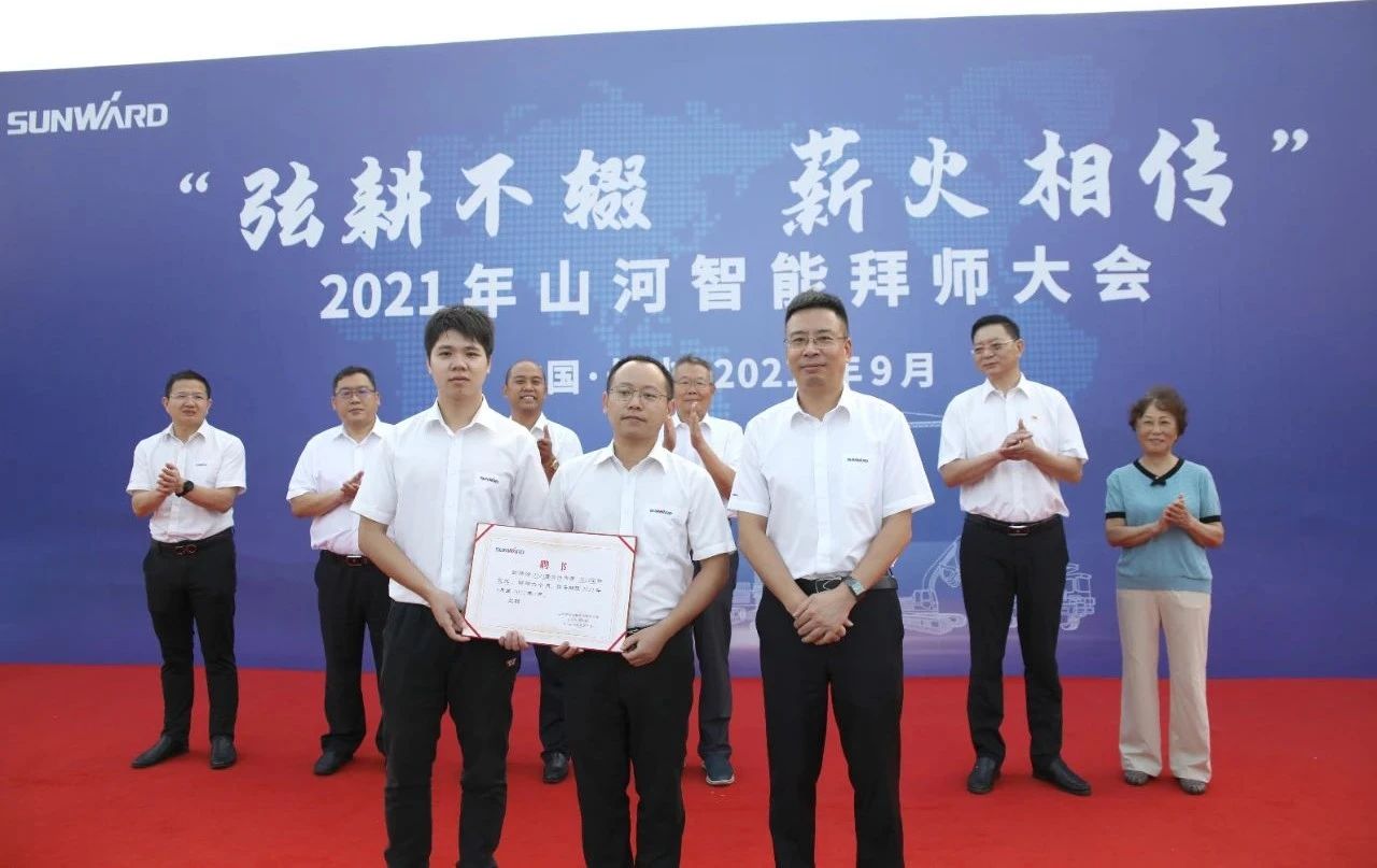 百人齐聚拜师恩 | 银河集团9873cm智能“传助带”人才造就模式为公司发展积储力量