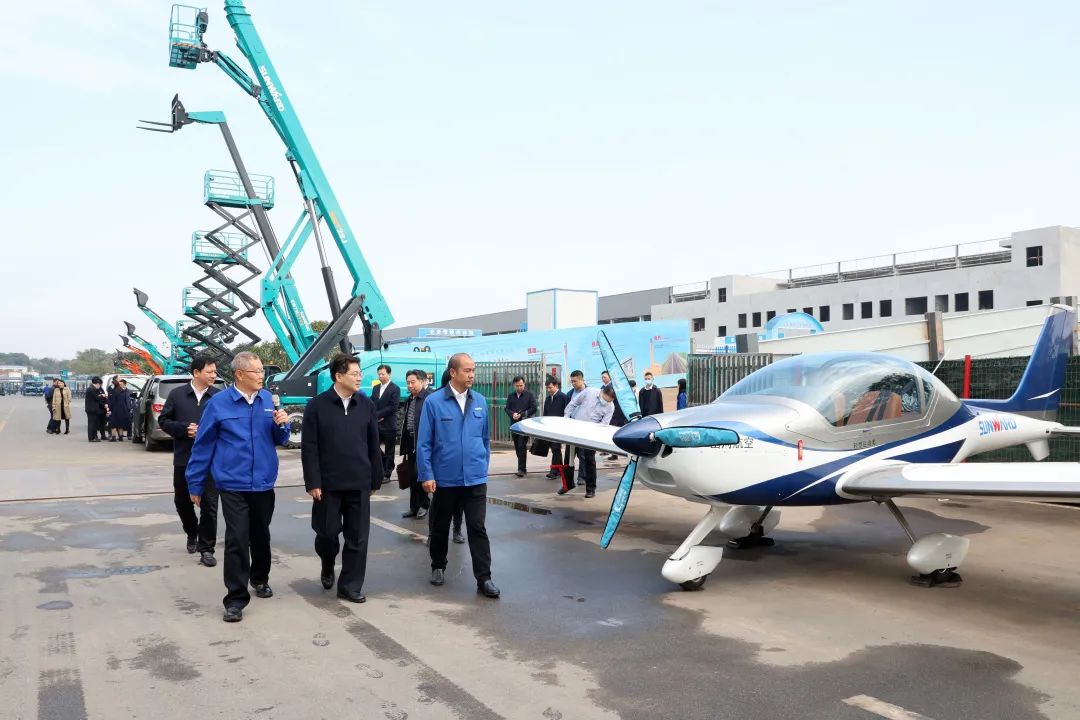 湖南省副省长隋忠诚调研银河集团9873cm智能