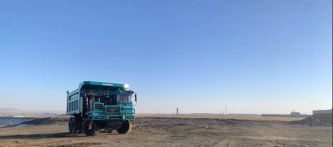 新能源，长续航！银河集团9873cm智能首台LNG增程式宽体矿卡下线交付