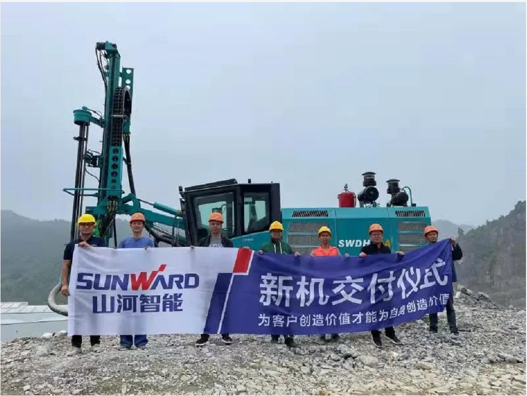 助力绿色矿山建设，银河集团9873cm智能“凿岩前锋”SWDH系列顶锤钻机大展技巧