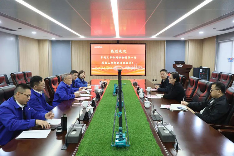 中国上市公司协会党委委员、副秘书长刘翠兰一行调研银河集团9873cm智能