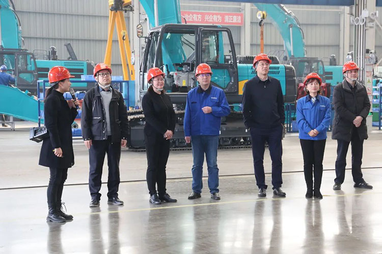 中国上市公司协会党委委员、副秘书长刘翠兰一行调研银河集团9873cm智能