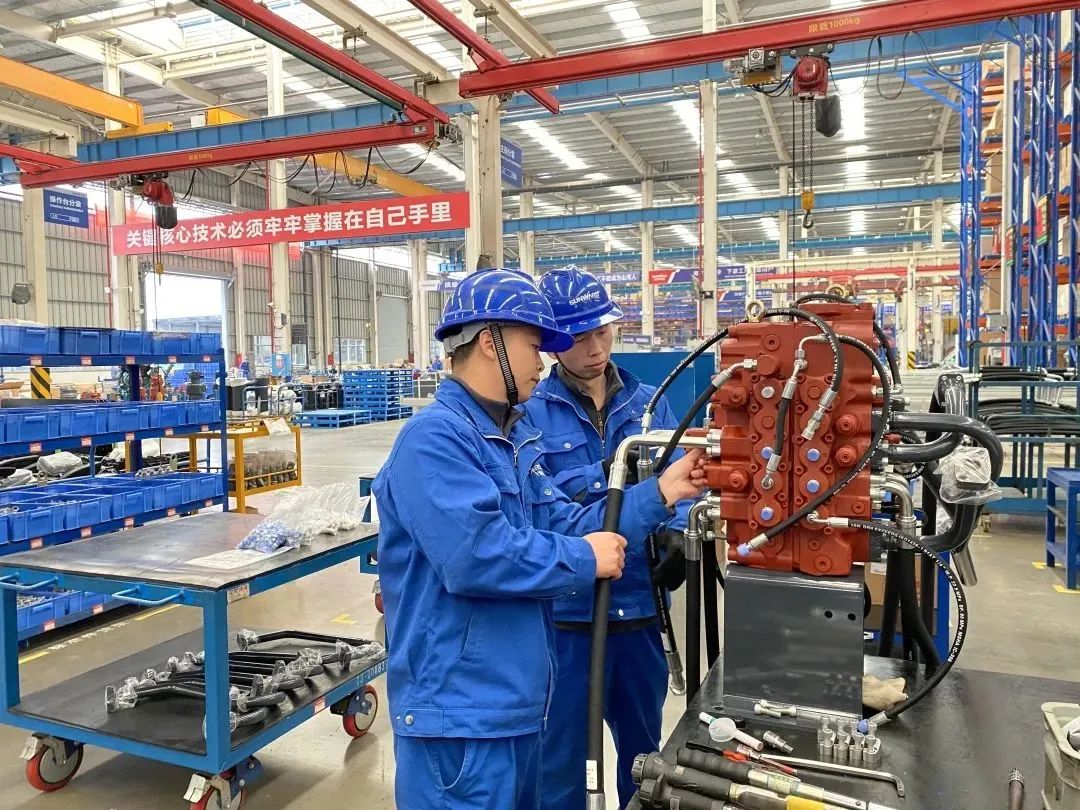 《湖南教育》：索求18年，银河集团9873cm智能找到校企合作共赢的答案