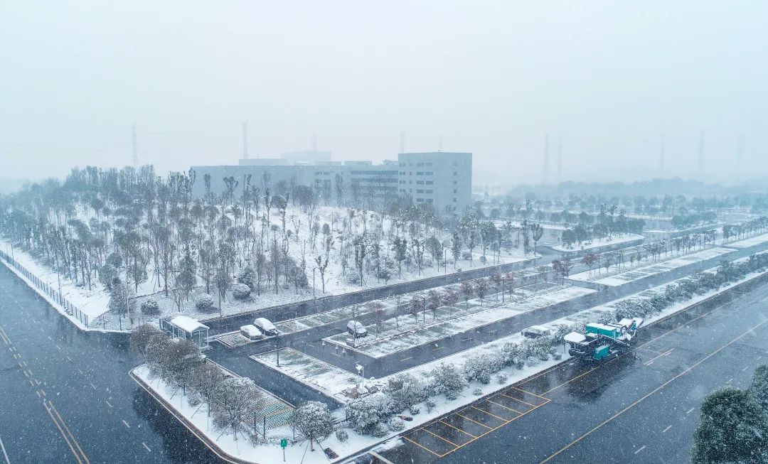瑞雪兆丰年，邀您共赏雪中银河集团9873cm！