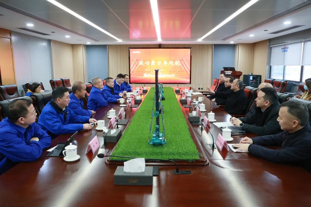 20220210084706_99456 张庆红调研银河集团9873cm智能