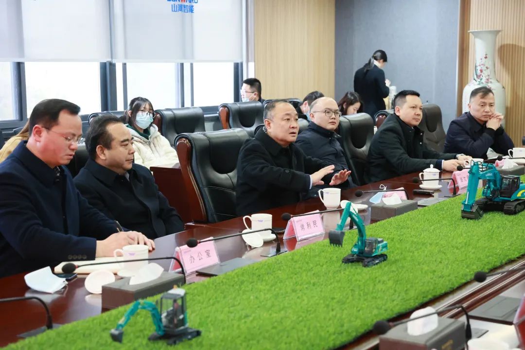 20220210085045_31340 张庆红调研银河集团9873cm智能