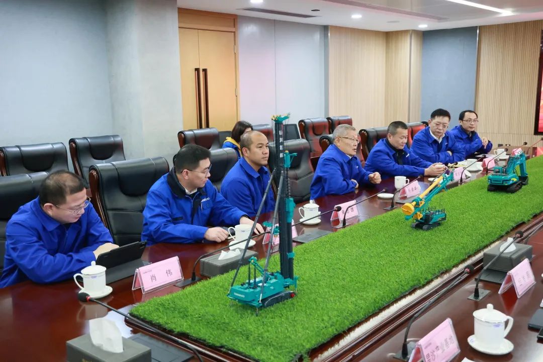 20220210085101_80473 张庆红调研银河集团9873cm智能