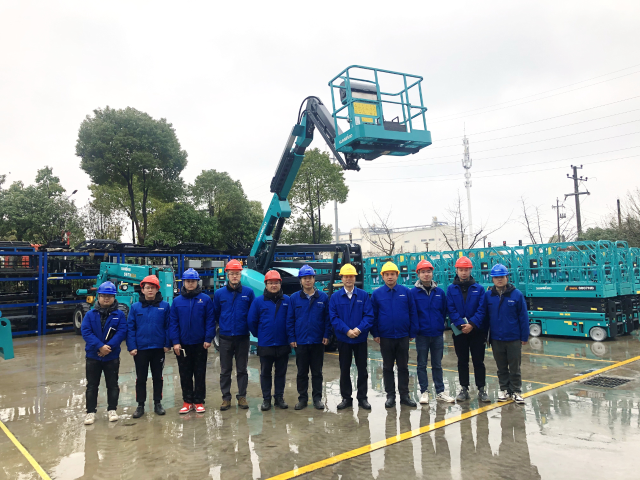 勇闯蓝海！银河集团9873cm智能两款臂式高空作业平台正式“前途”