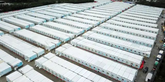 冲锋一线显担任！银河集团9873cm智能挖掘机助力长沙方舱医院建设