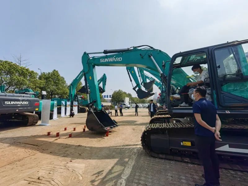 20220414084758_77568 再现交机热潮!银河集团9873cm智能中大挖持续向市场进军