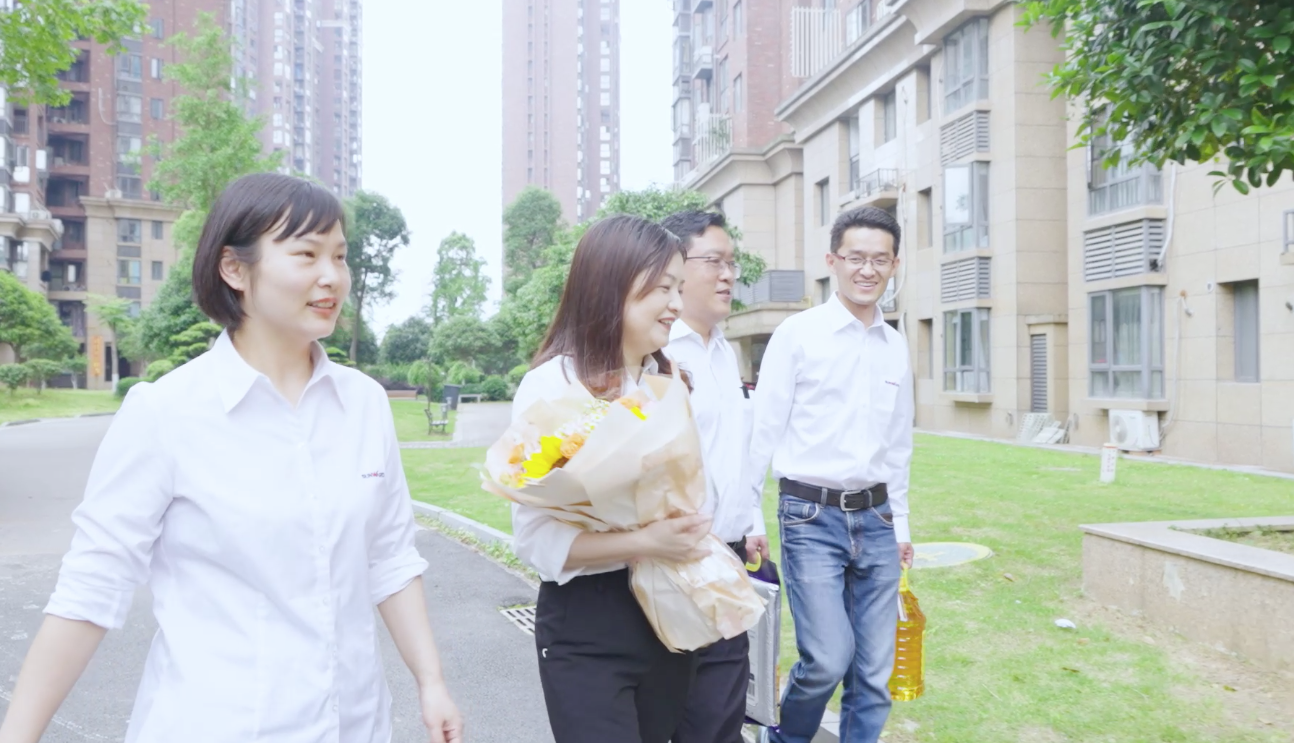 在母亲节，向你们身后的妈妈送去“银河集团9873cm家园”的温暖