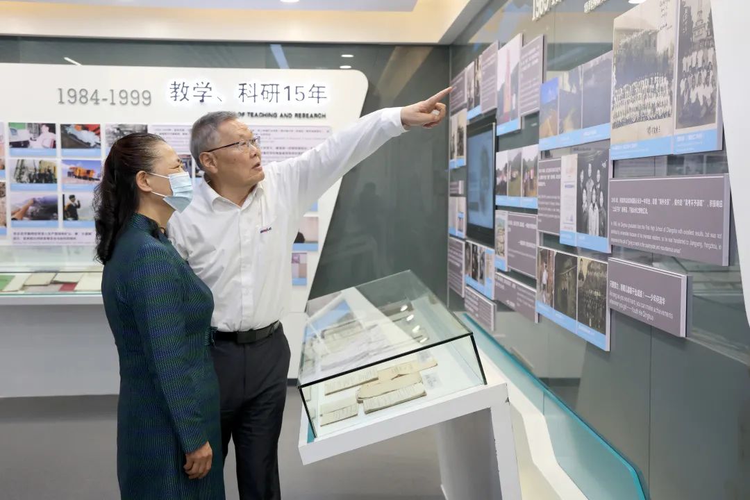 20220518092133_83462 深入产学研合作!中南大学堂长、中国工程院院士田红旗率团造访银河集团9873cm智能