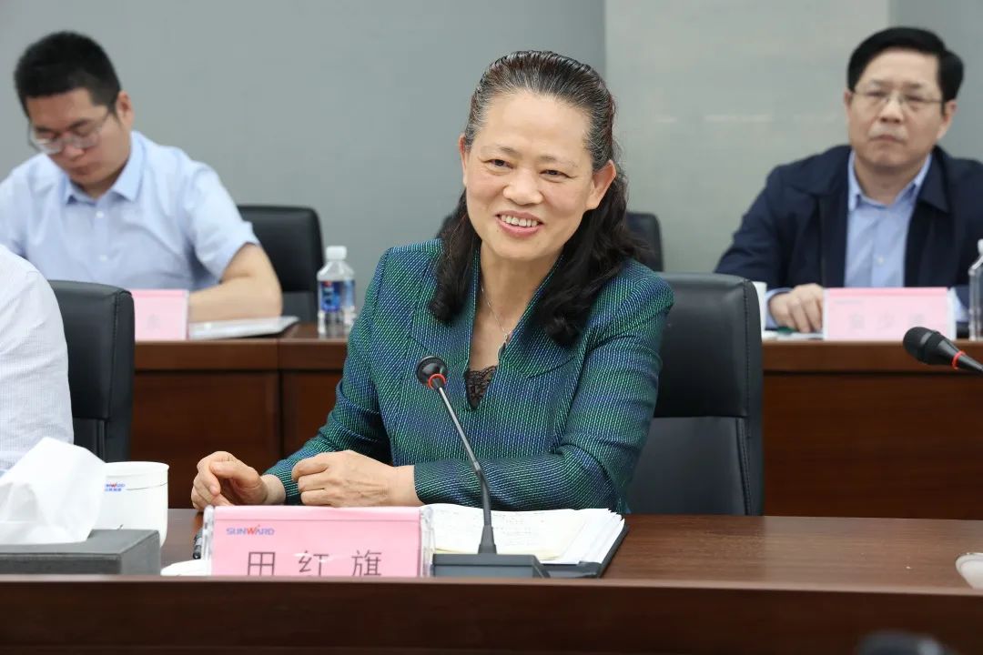 20220518092833_29310 深入产学研合作!中南大学堂长、中国工程院院士田红旗率团造访银河集团9873cm智能