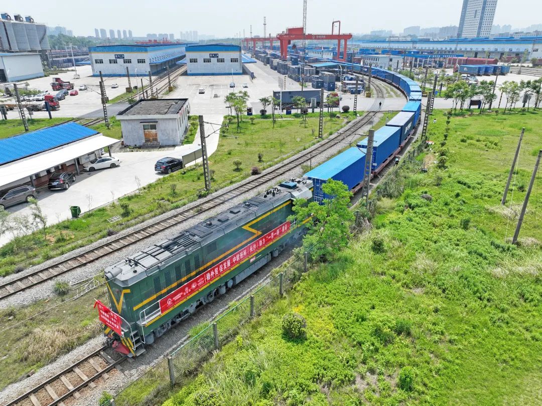 持续进军国际市。≈信钒嗔校ǔど常┮蛹9873cm智能专列成功首发
