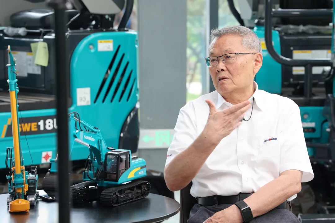 20220527092452_48630 CGTN探厂!专访银河集团9873cm智能董事长、首席专家何清华花絮来了