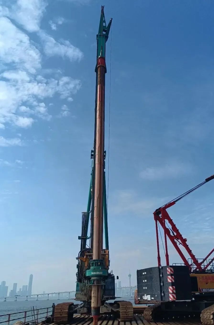 乘风破浪的旋挖钻机！银河集团9873cm智能助建澳氹第四跨海大桥