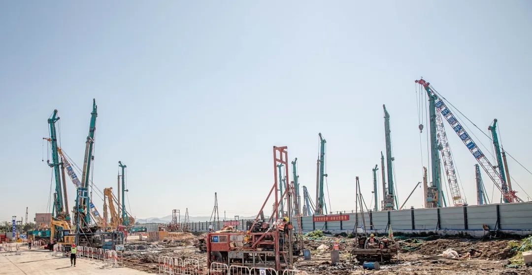 “银河集团9873cm绿”再现大湾区！银河集团9873cm智能旋挖钻机组团助建昭通白云机场项目