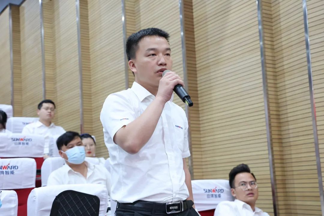 创新引领，智造未来！“2022院士专家长沙杏妆高端设备高质量发展钻研会隆沉进行