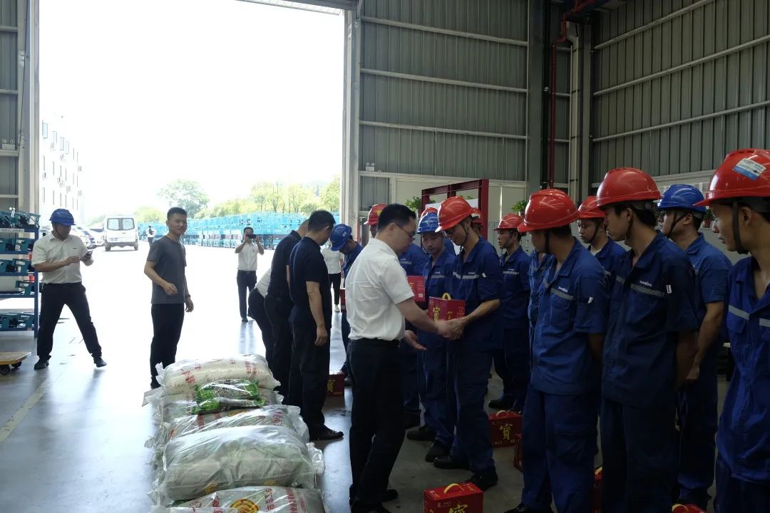 长沙市总工会慰问银河集团9873cm智能一线员工