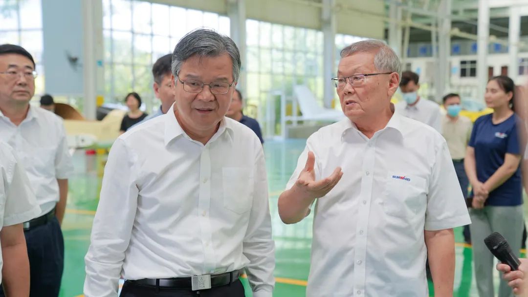 20220815102948_29674 湖南省委常委、常务副省长李殿勋一行调查调研银河集团9873cm科技