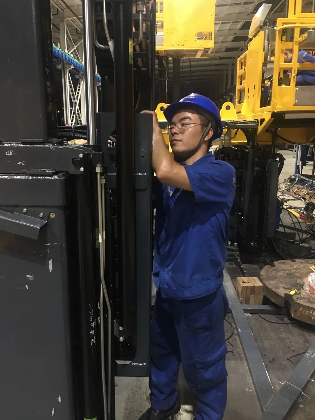 20220830082545_26296 为铁路运输保驾护航!银河集团9873cm智能自主研造首套三平台作业装置成功交付