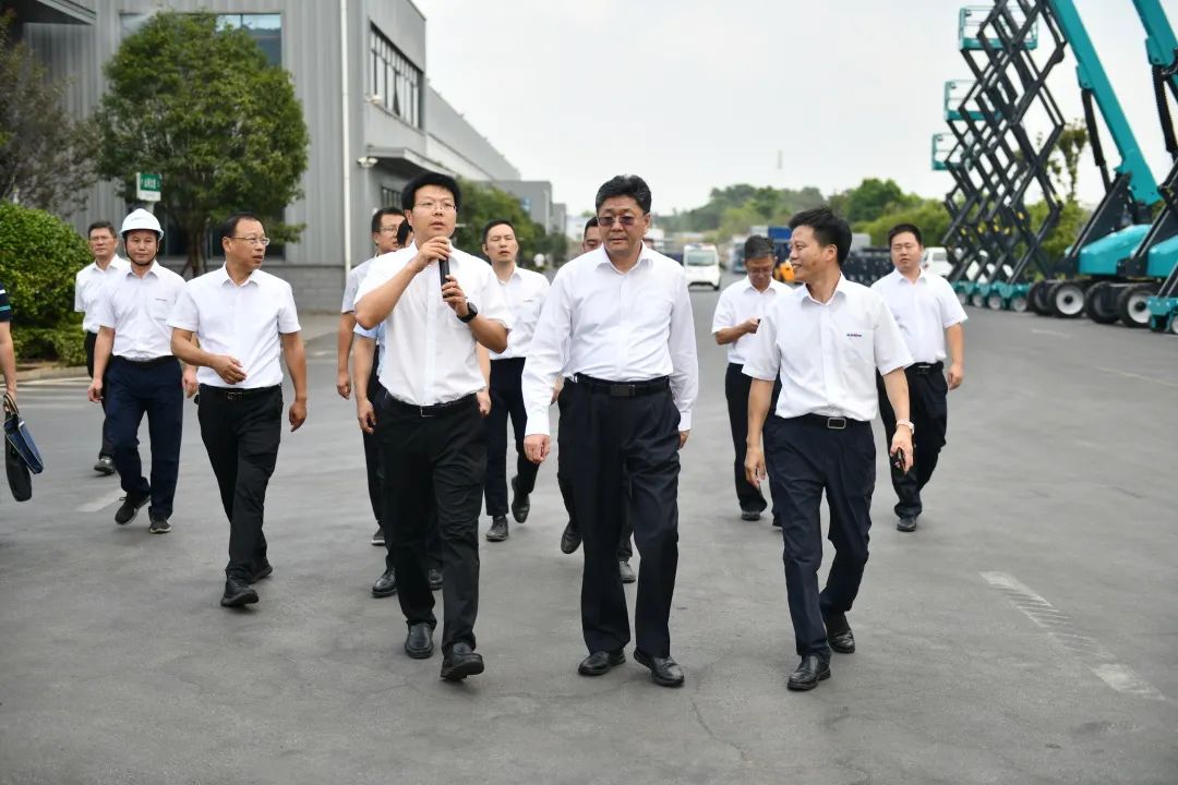 20220905103426_13178 国度应急治理部郭治武局长一行调查银河集团9873cm智能无人化应急接济设备