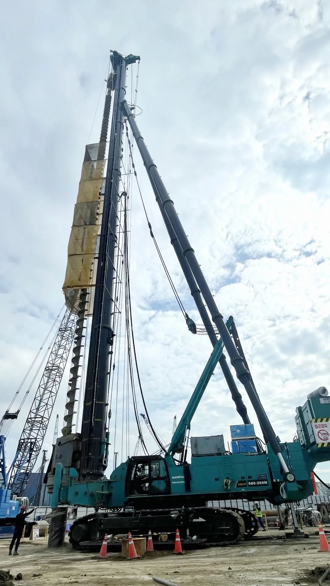 20220913113611_79713 银河集团9873cm智能SWCH980-260全液压多职能桩架通过湖南省首台(套)沉大技术设备认定