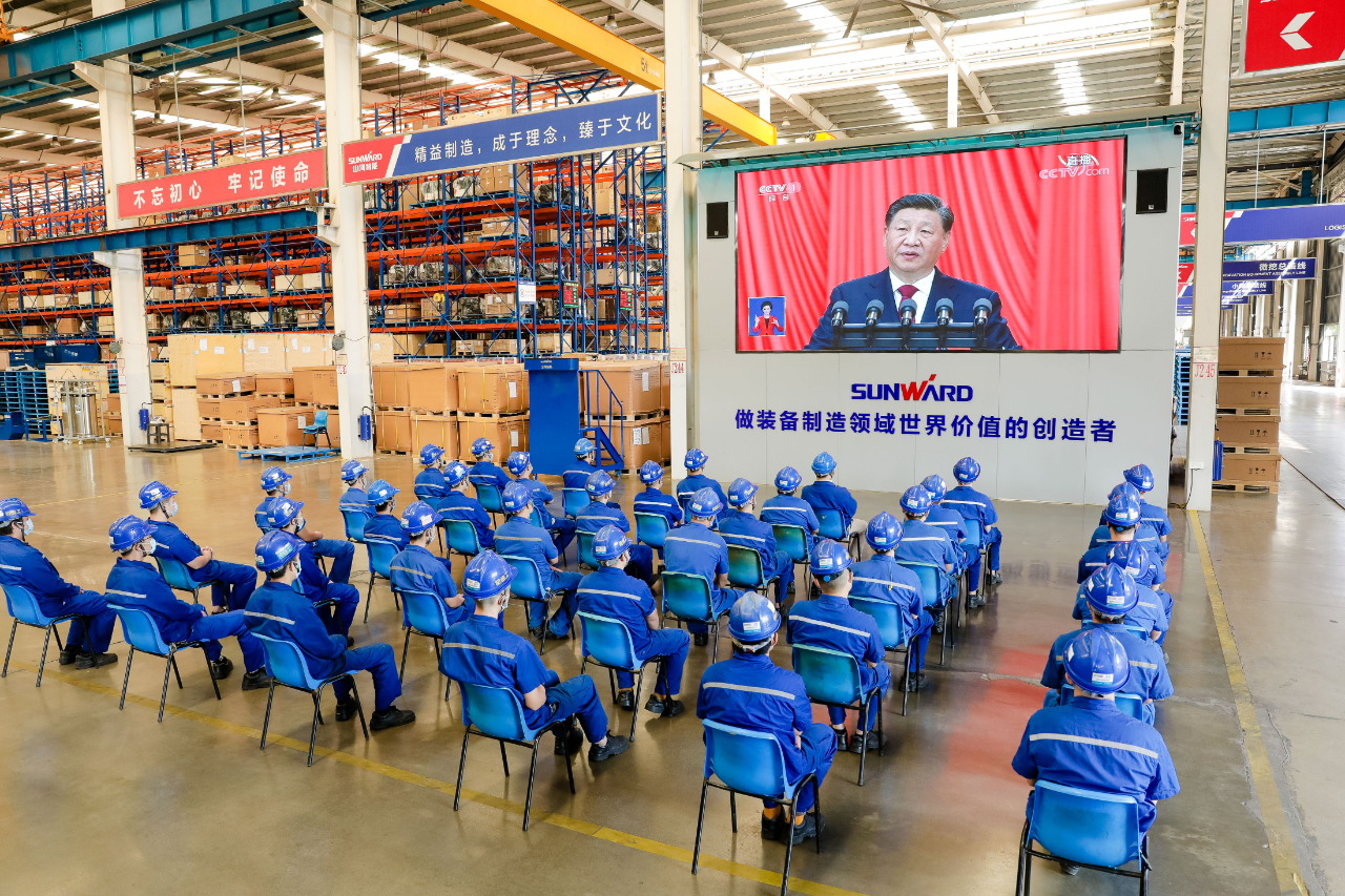 20221018094133_93144 振奋人心!银河集团9873cm智能党员干部集中收看党的二十大开幕会盛况