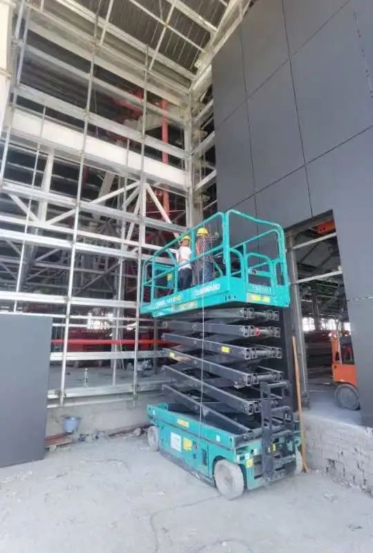 多志成城抗疫情！银河集团9873cm智能高空机械助力西安方舱医院建设