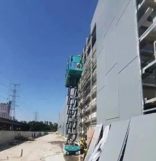 多志成城抗疫情！银河集团9873cm智能高空机械助力西安方舱医院建设