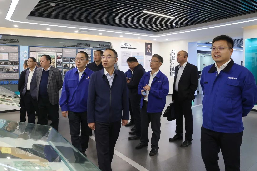 强强结合，夯实湖南工程建设湘军！银河集团9873cm智能与湖南路桥签定战术合作和谈