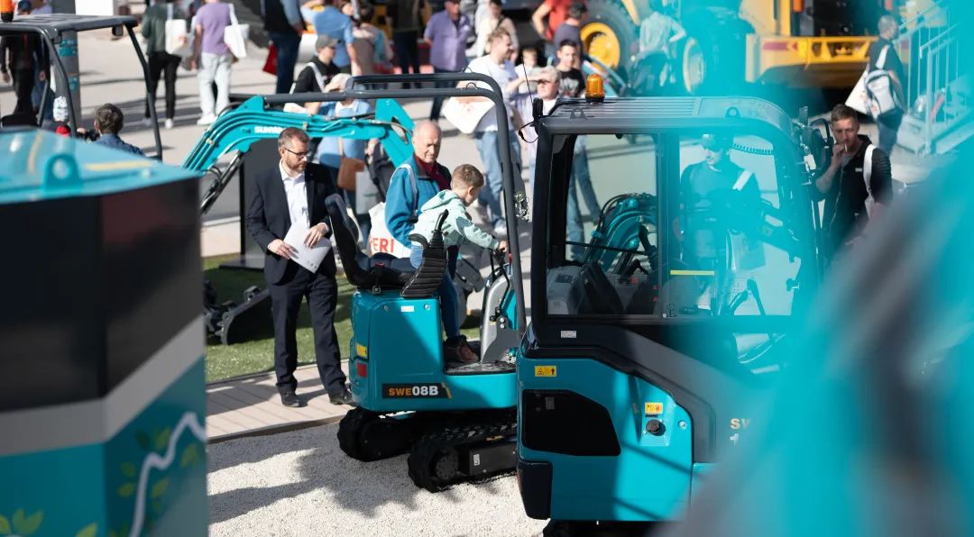 20221102092133_53467 Bauma 2022 | 一组火热现场图带您沉温银河集团9873cm智能德国宝马展之旅