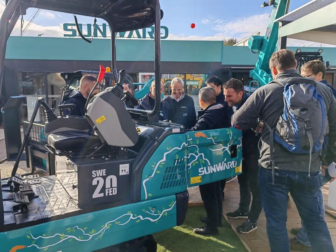 20221102092150_13526 Bauma 2022 | 一组火热现场图带您沉温银河集团9873cm智能德国宝马展之旅