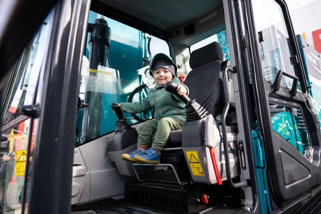 20221102092423_39514 Bauma 2022 | 一组火热现场图带您沉温银河集团9873cm智能德国宝马展之旅
