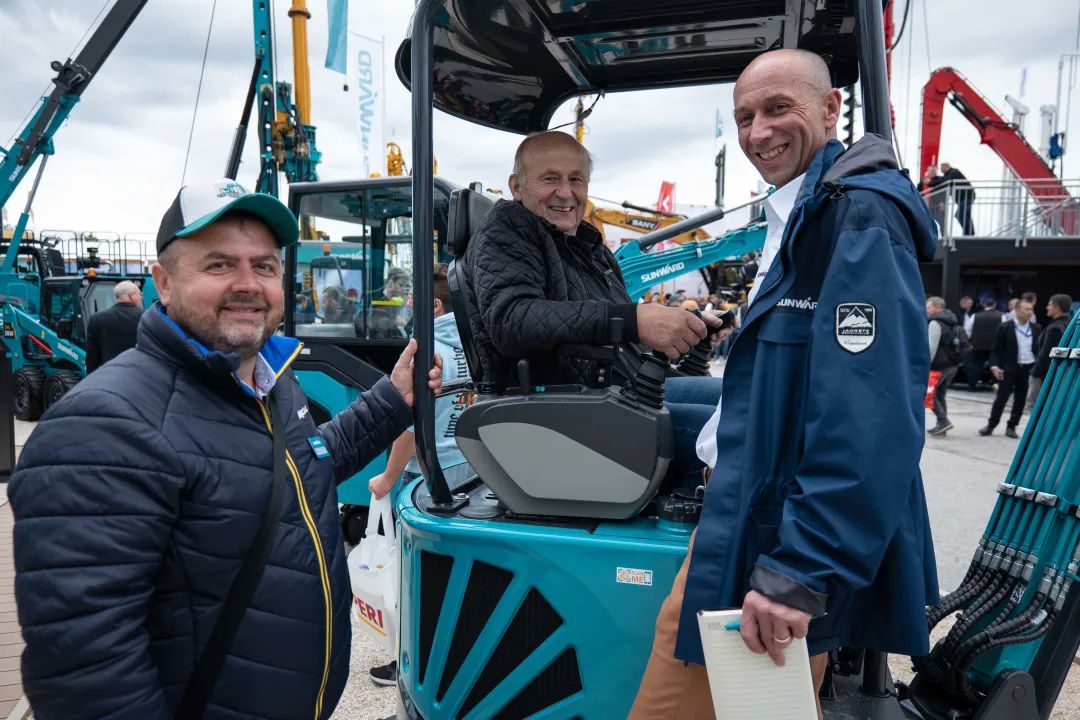 20221102092506_39726 Bauma 2022 | 一组火热现场图带您沉温银河集团9873cm智能德国宝马展之旅