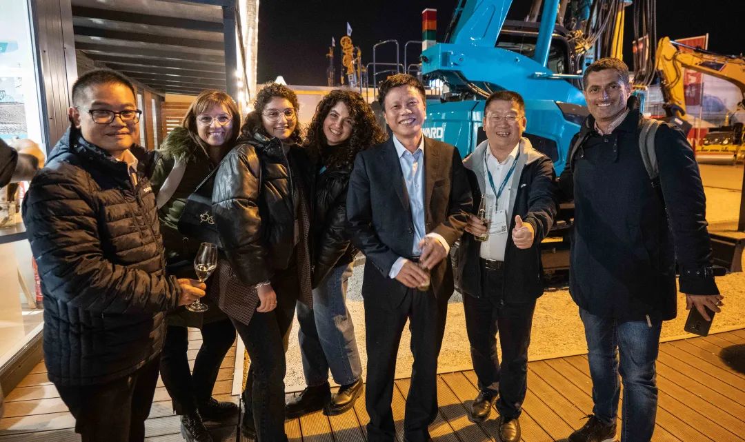 20221102092929_59239 Bauma 2022 | 一组火热现场图带您沉温银河集团9873cm智能德国宝马展之旅