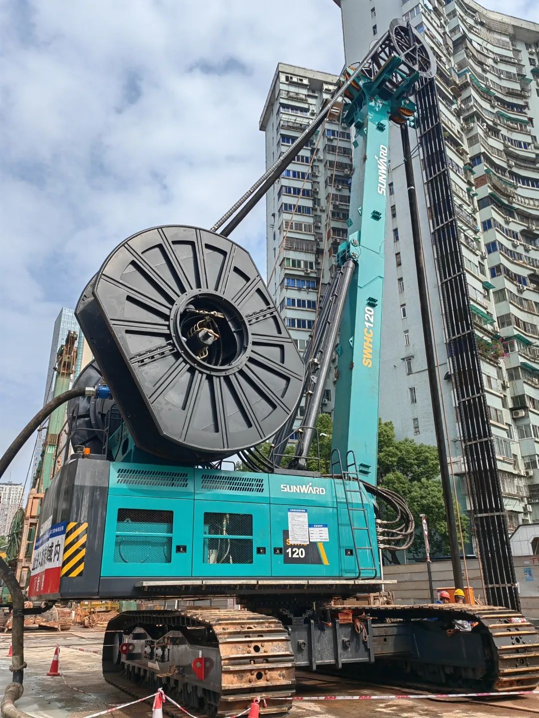 20221108091214_95498 首战创佳绩!银河集团9873cm智能双轮铣槽机助建长沙地铁7号线