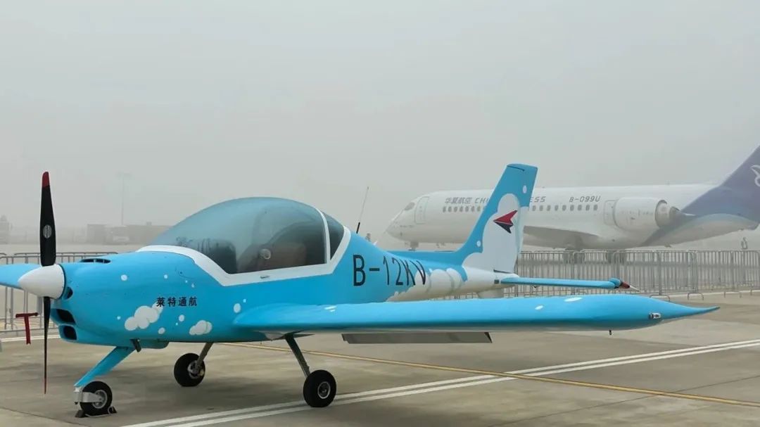 20221129091211_16331 逆势飞舞!银河集团9873cm航空携手合作同伴亮相2022资阳飞行大会