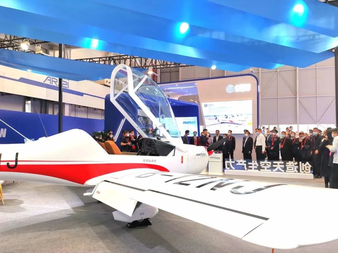 20221129091357_63810 逆势飞舞!银河集团9873cm航空携手合作同伴亮相2022资阳飞行大会