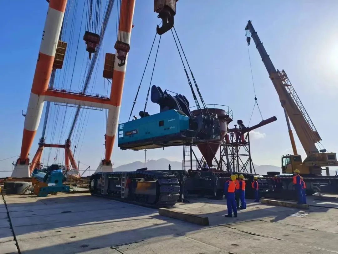首桩开钻！银河集团9873cm智能超等旋挖实力助建世界最大跨度公铁两用大桥