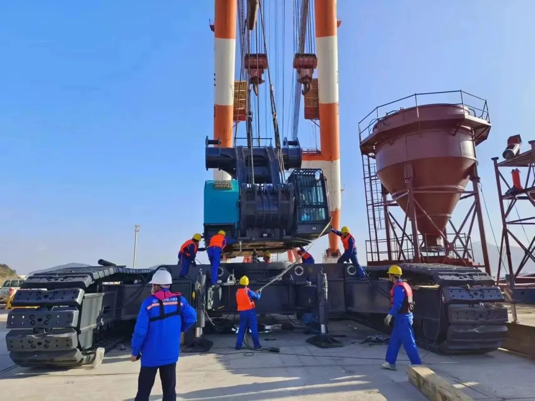 首桩开钻！银河集团9873cm智能超等旋挖实力助建世界最大跨度公铁两用大桥