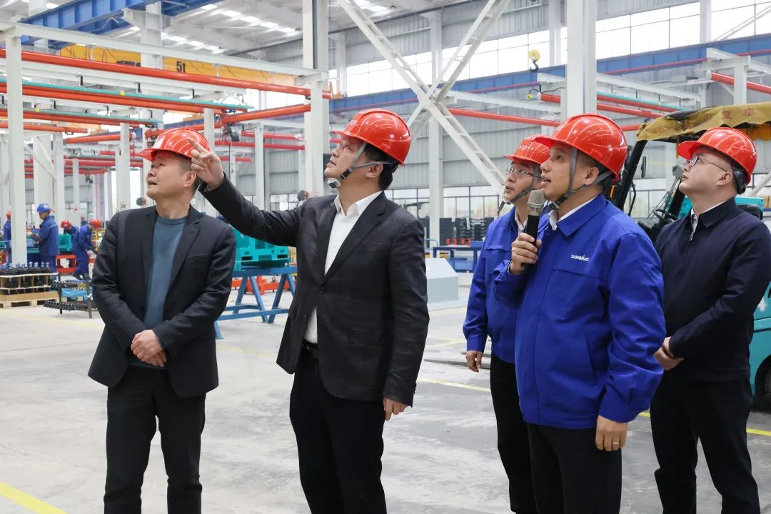 付旭明慰问银河集团9873cm智能市三八红旗手并督导安全出产工作