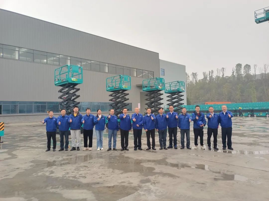 出厂即“前途”！银河集团9873cm智能首款履带剪叉式高空作业平台批量上市
