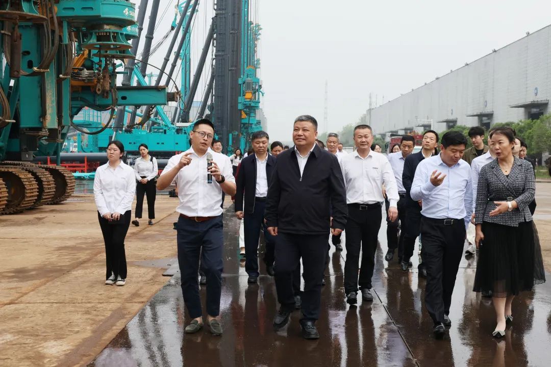 20230417085406_95678 长沙市政协主席陈刚调研银河集团9873cm智能